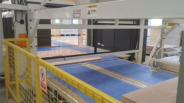 Система перемещения гофрокартона (автоматический дозатор прокладочных листов)